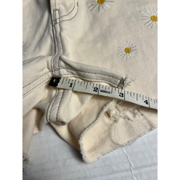 NWT- Ultra High Rise Daisy Embroidered Cream Denim Shorts By PacSun women’s 24 - Picture 14 of 15